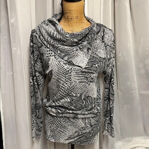 White House Black Market Black and Gray Sweater